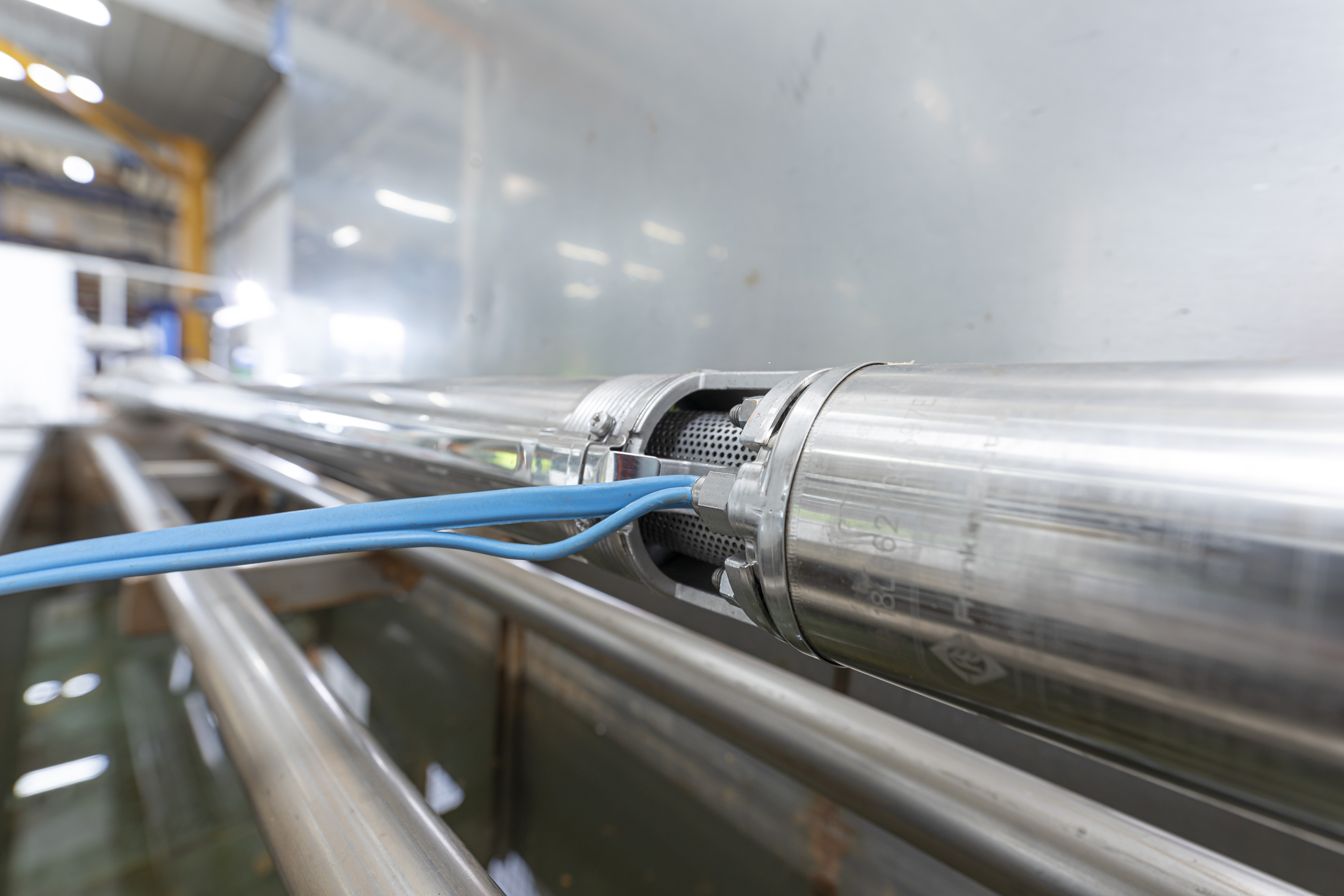 High-efficiency submersible pump systems 