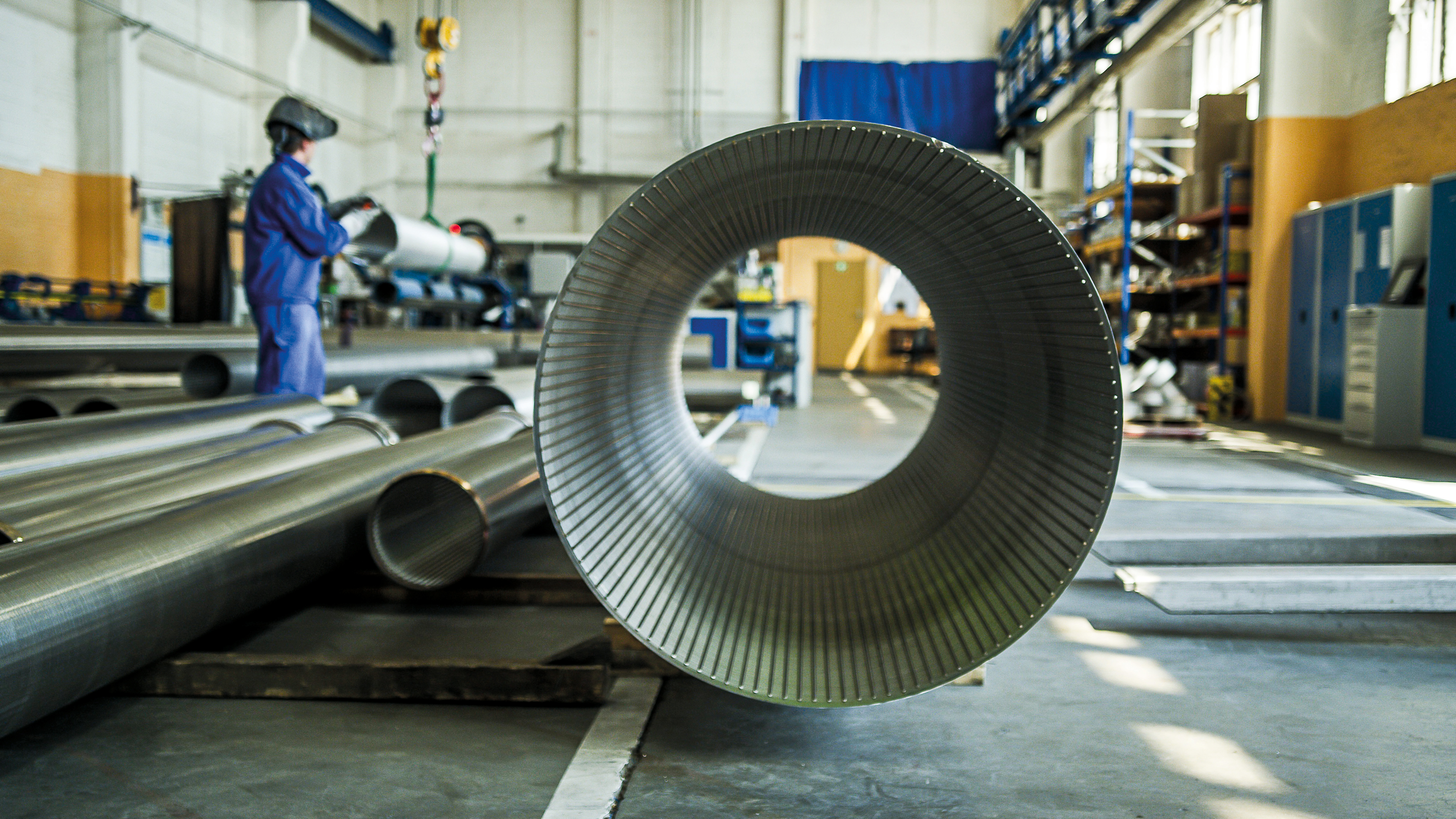 Production of a wire-wrapped screen in Nordhausen plant
