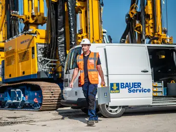 A top product always goes hand in hand with top service. And that is exactly what Bauer customers can rely on. 