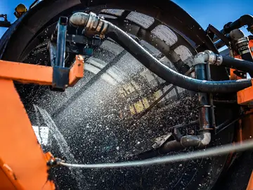 Bauer Resources has developed a mobile soil mixing plant that efficiently cleans soil polluted with PFAS.