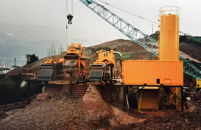 A look back to 2002: a BE 500 plant with cyclone attachment, next to a BD 50 decanter on a construction site in Spain