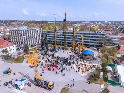 Die Hausausstellung der BAUER Maschinen GmbH fand vom 16. bis 18. April in Schrobenhausen statt.  